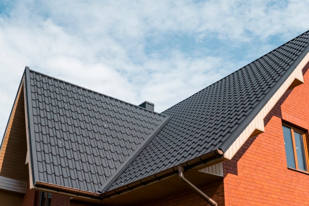 Roof Safety 101: What Homeowners Should NEVER Do Themselves