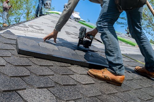 Should You Really Fix Your Own Roof? Pros vs Cons for UK Homes
